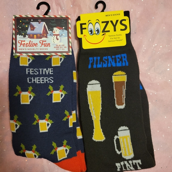 NWT ~ 2 Pair Beer Socks & Bottle Cap Bank ~ Festive & Fun! FINAL PRICE! - Picture 4 of 16